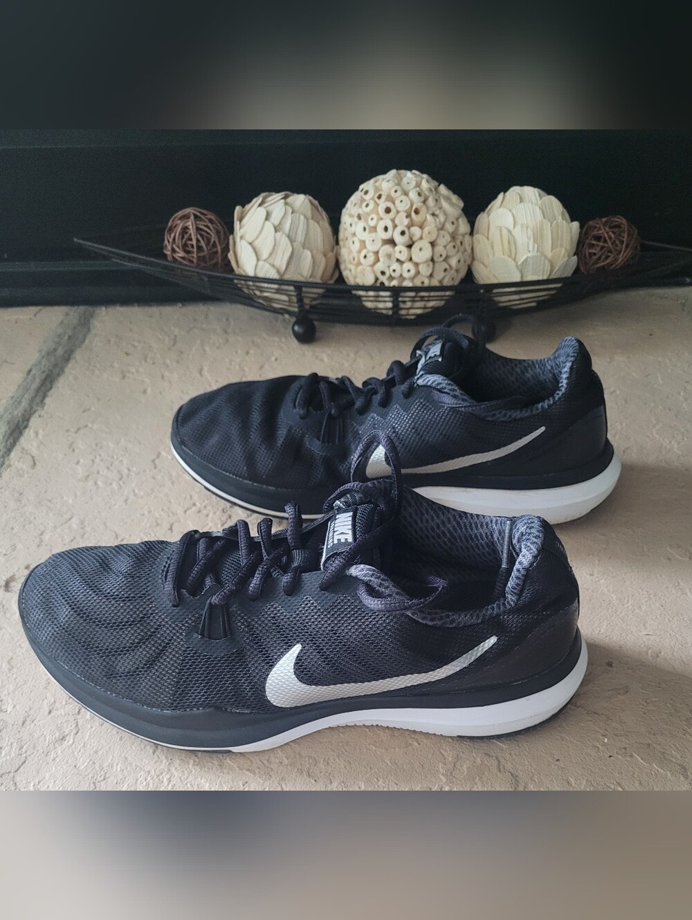 Size 7 Nike In Season TR 7 Black Running Women Sneakers 909009-001 - Picture 4 of 7